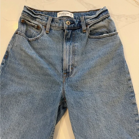 Abercrombie & Fitch Light Blue Ultra High Rise Jeans - Picture 1 of 3